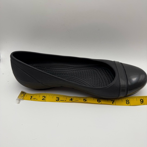 Crocs Black Patent Cap Toe Flat Ballet Slip On Shoes 12300 Womens Sz 6 - Picture 11 of 12